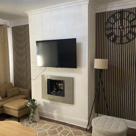 Modern Townhouse-Free Parking-Games Room-Fast W-Ifi Manchester Bagian luar foto