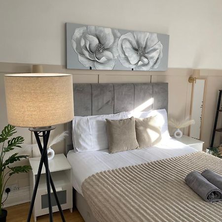 Modern Townhouse-Free Parking-Games Room-Fast W-Ifi Manchester Bagian luar foto