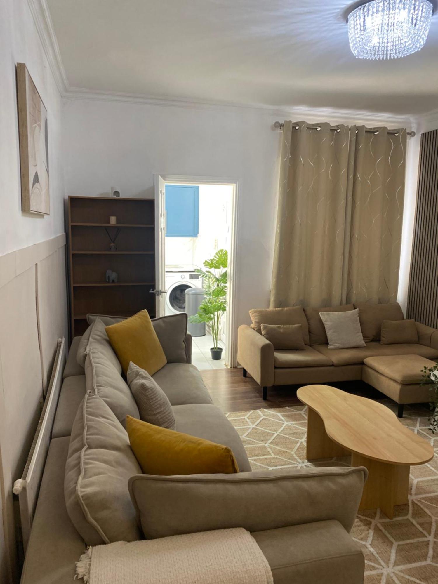 Modern Townhouse-Free Parking-Games Room-Fast W-Ifi Manchester Bagian luar foto