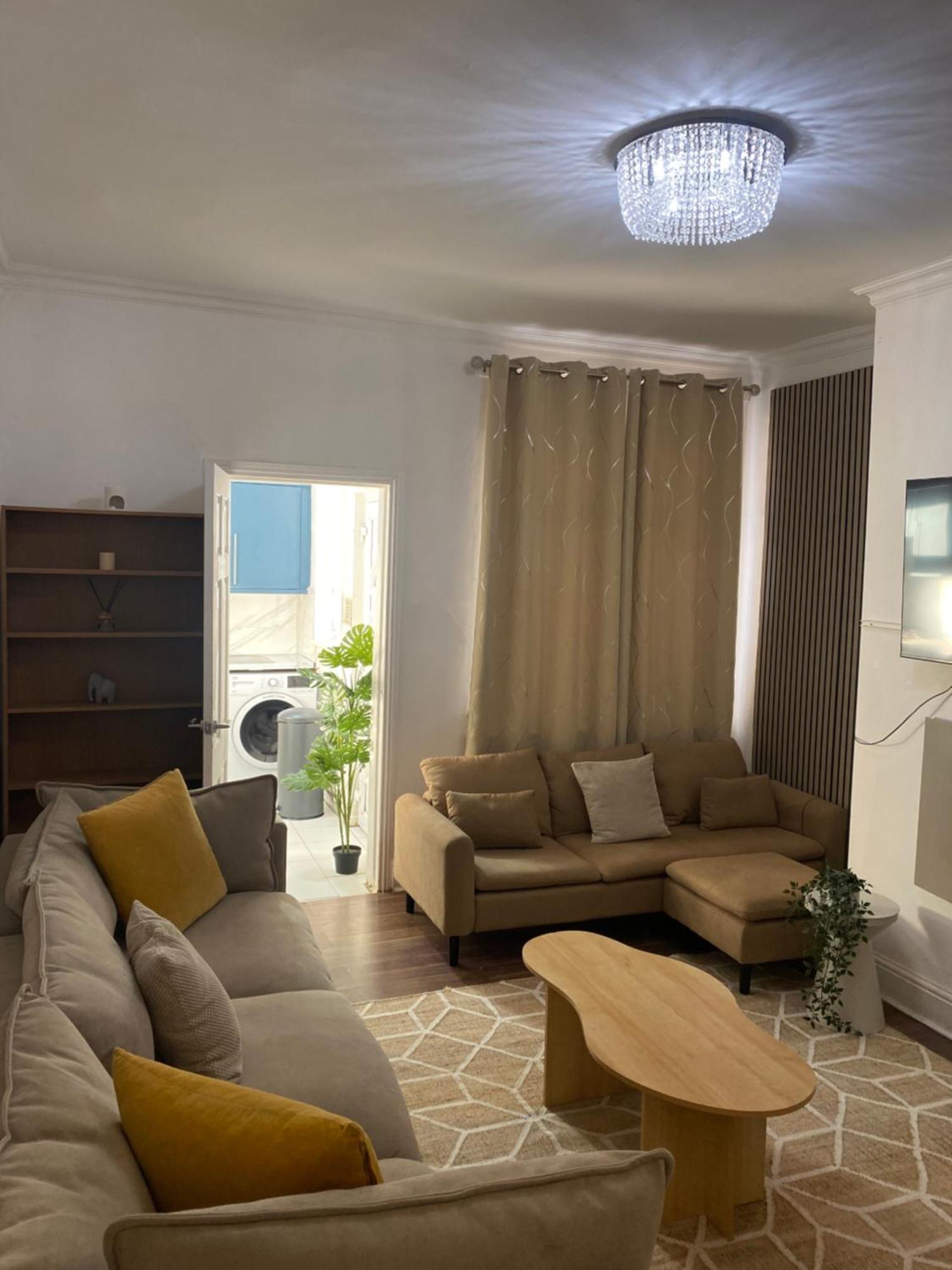 Modern Townhouse-Free Parking-Games Room-Fast W-Ifi Manchester Bagian luar foto